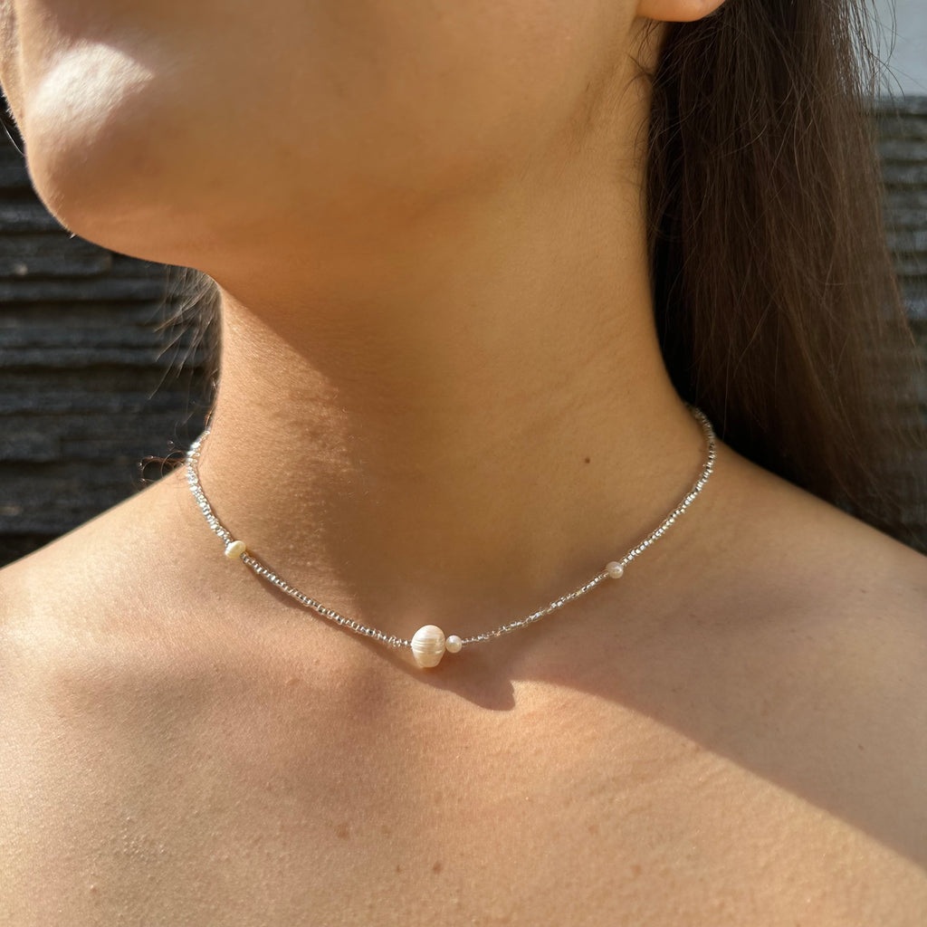 CHOKERS BÁSICOS CON PERLA
